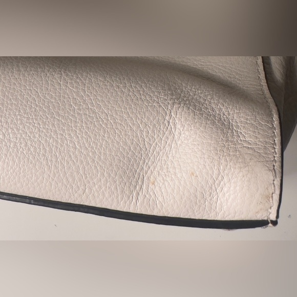 Michael Kors Hamilton Cream Shoulder Bag - Picture 10 of 13